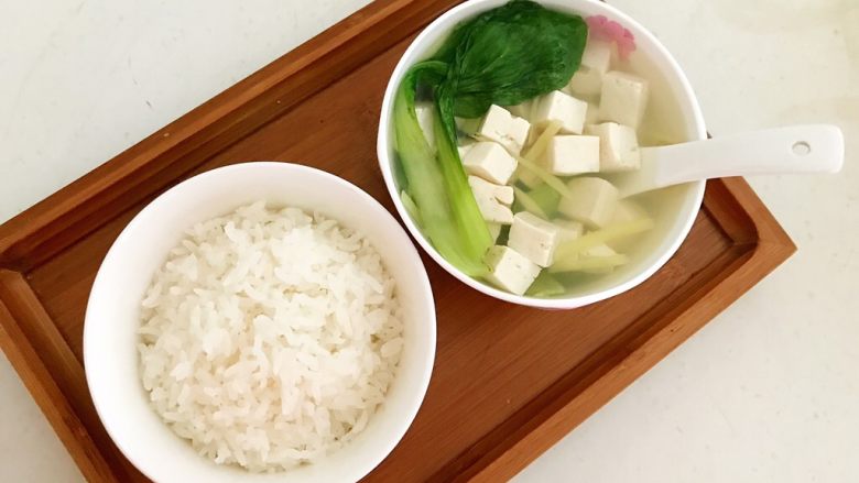 5分钟快手菜 适合减肥的油菜豆腐汤,再配上一碗米饭,齐活了!