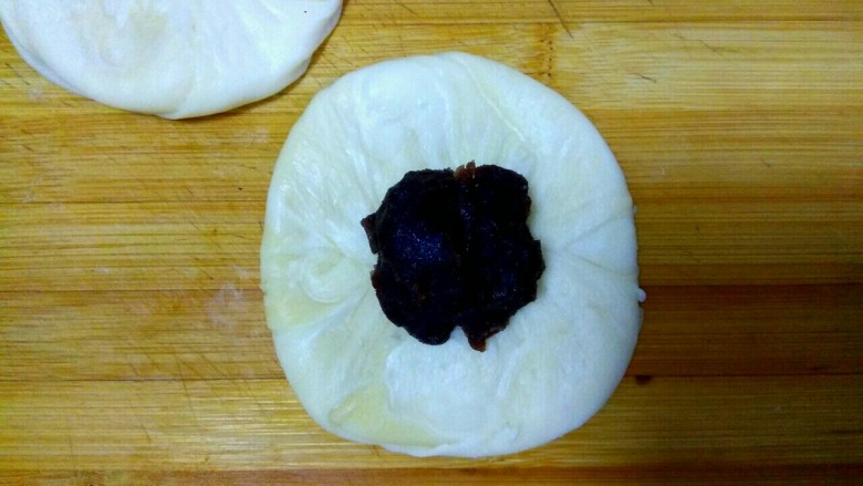 豆沙烧饼,放入豆沙馅
