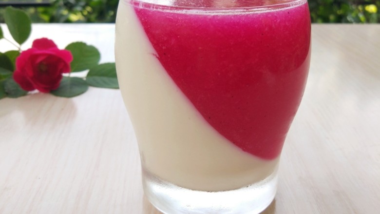 火龙果皮纯酸奶慕斯杯