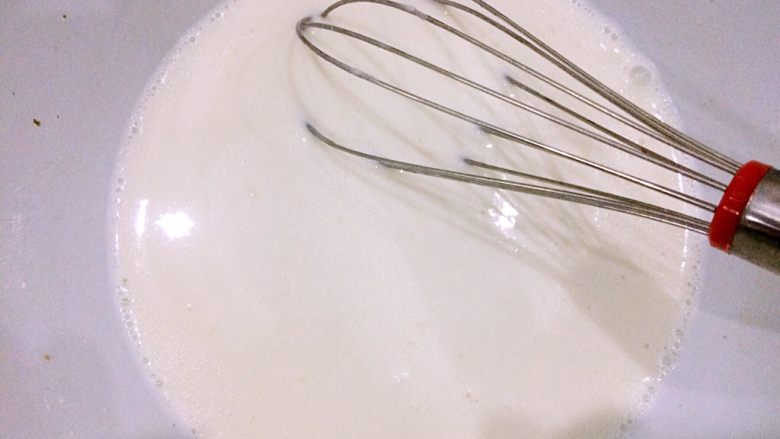 冰皮月饼,搅拌均匀无颗粒，静置半小时左右