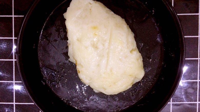 冰皮月饼,25分钟后关火，拿出面团放凉备用