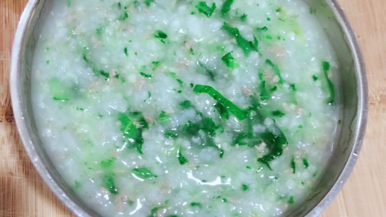 芹菜牛肉蔬菜粥 宝宝辅食10M+
,均匀搅拌后就可以吃啦,是不是很方便啊,嘻嘻
