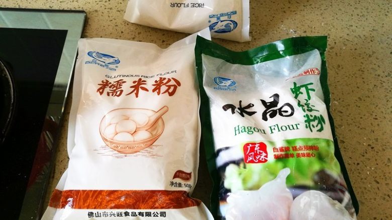 紫薯馅水晶饼,材料备用（粘米粉在此次中没有用到）