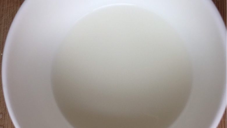 茄汁大虾,水淀粉,淀粉加水搅拌均匀就是水淀粉了