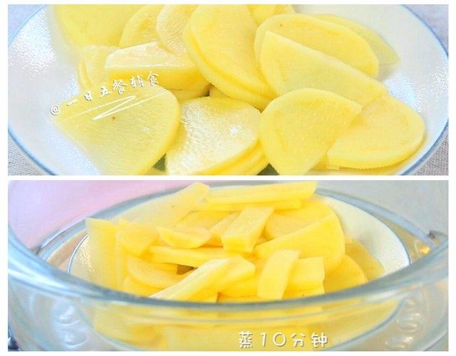 土豆嫩肉饼,土豆切片蒸10分钟。