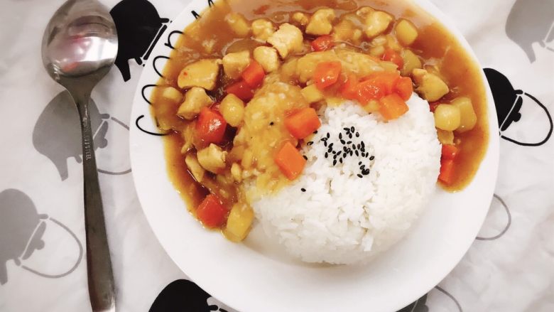 私房咖喱鸡饭,搭配一碗白米饭,咖喱鸡饭超美味~