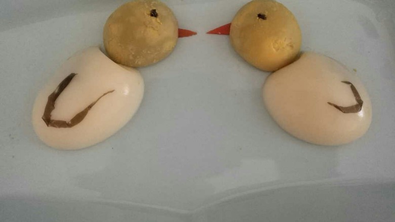 小鸟早餐,用胡萝卜剪出嘴