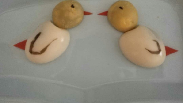 小鸟早餐,用胡萝卜剪出尾巴