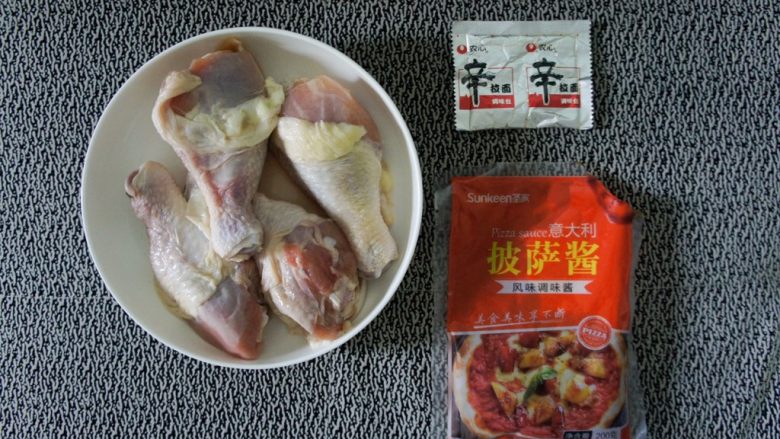 黯然销魂鸡腿肉,主要材料~
<a style='color:red;display:inline-block;' href='/shicai/ 9601'>鸡腿肉</a>提前拿出解冻