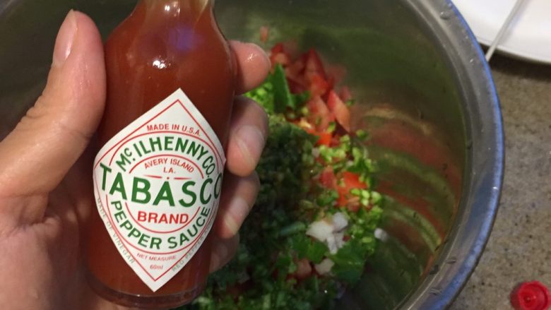 墨西哥风味牛肉沙拉,Tabasco sauce按照自己的喜好加入,这个挺辣的。
