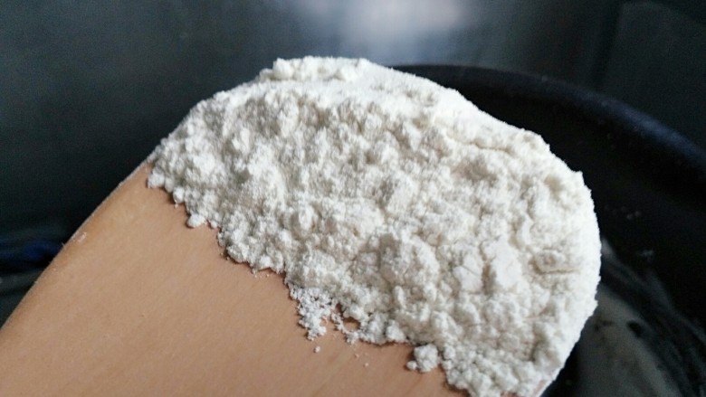 糯米糍冰激凌,待颜色稍微变黄即可