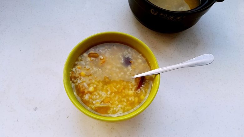 砂锅杂粮粥,成品。