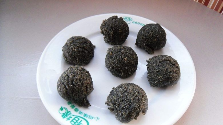 黑芝麻球, 装盘即可用于包制汤圆