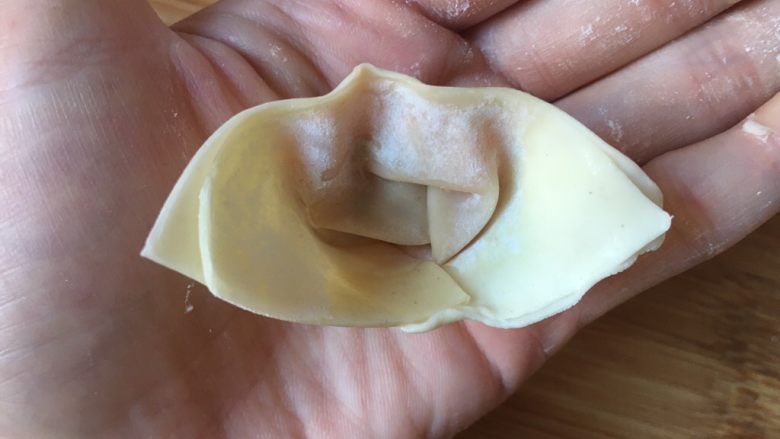 鲜肉酸辣混沌(内含混沌包法),如图,这个做法其实很简单噢。