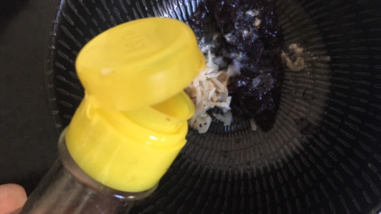 鲜肉酸辣混沌(内含混沌包法),加5克芝麻油。