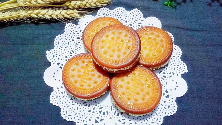 南瓜饼,虽好吃但不能多吃,不好消化。