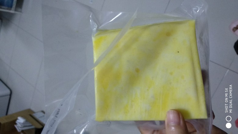 手工鱼糕二吃法,手工鱼糕一份,300g,父亲做的,存放于冷藏室