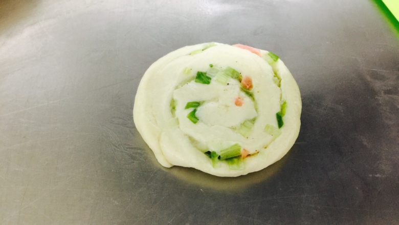 发面葱油饼,整理成圆圆的