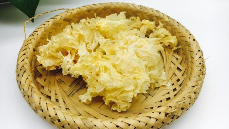 双椒拌银耳,主要食材:<a style='color:red;display:inline-block;' href='/shicai/ 232'>银耳</a>