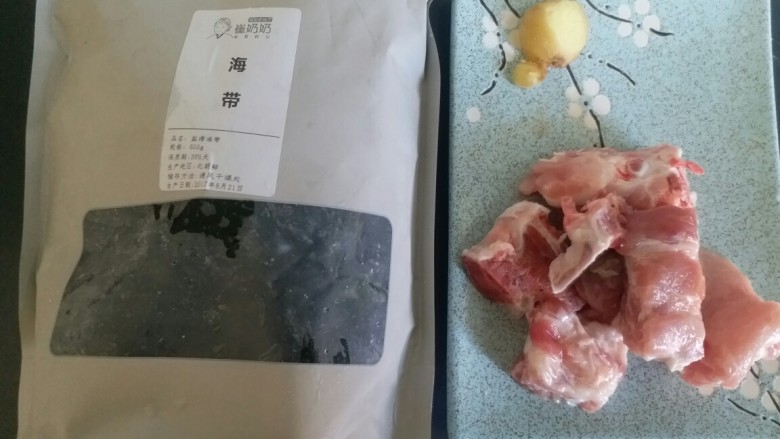 海带排骨汤,准备好食材