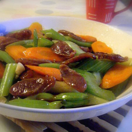 芹菜红萝卜炒腊肠