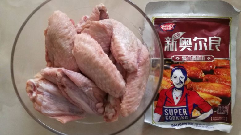 新奥尔良鸡中翅,3.准备新奥尔良调料一包。