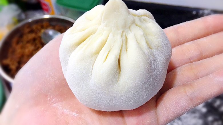 白胖胖的猪肉包,折起,不会折?上百度视频一下,哈哈……