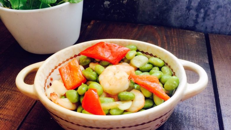 毛豆虾仁,成品图，咸鲜可口