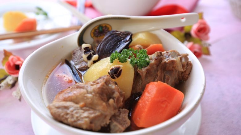 肇实灵芝片煲肉骨汤,再来一张成品图😄开吃吧!