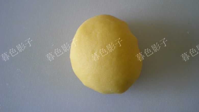 果汁冰皮月饼,松弛好的面团,外观特光滑的把