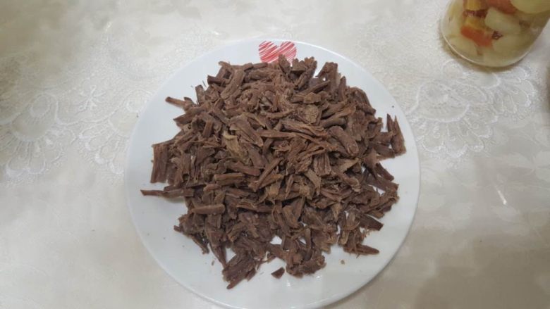 牛肉松蔬菜泥高汤,牛肉说着纹理撕成条状