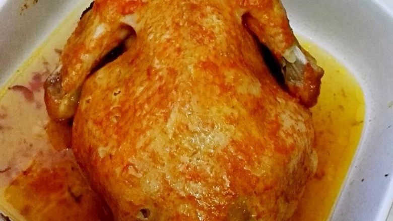 砂锅烤窑鸡 ,成品。