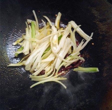 芹菜豆干——蛋白与纤维结合的减肥下饭菜,放芹菜下锅炒