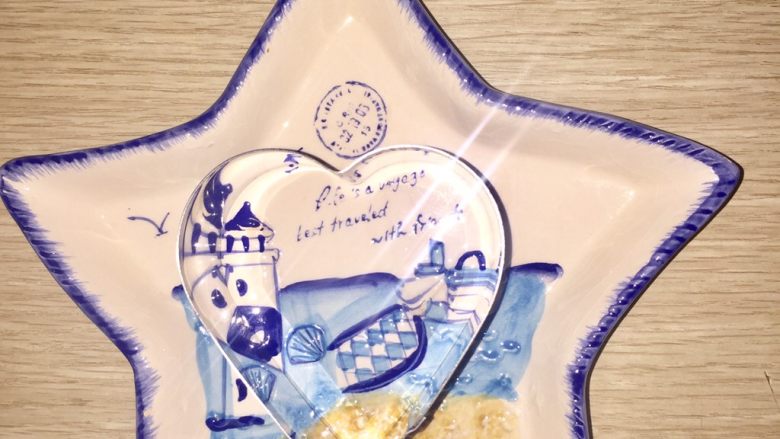 百搭西红柿+爱心煲仔饭,准备盘子和模具