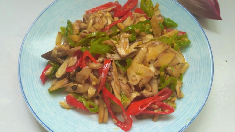 爆炒鸡枞菌—云南山珍野味,铛铛铛!最爱鸡枞菌!