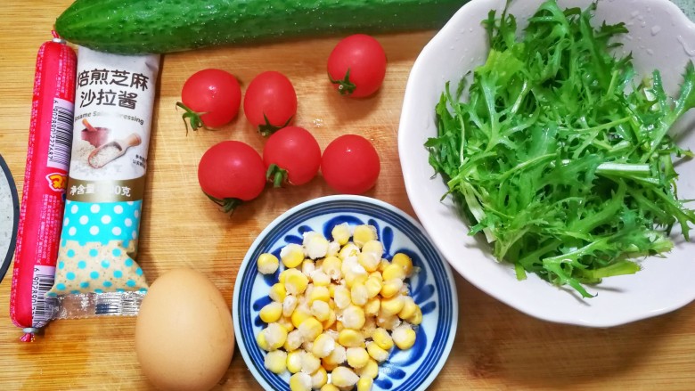 清爽焙煎芝麻酱大拌菜,准备好所有的食材，准备开始制作美食了。