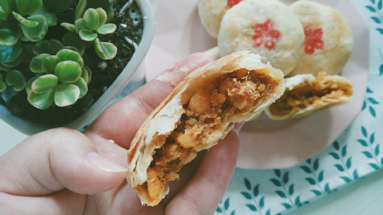 蛋黄肉松小酥饼
