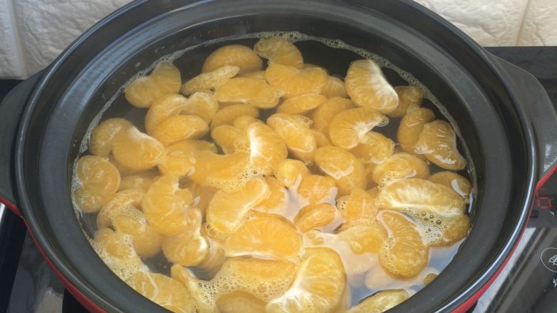 糖水蜜桔,开启电陶炉大火烧开