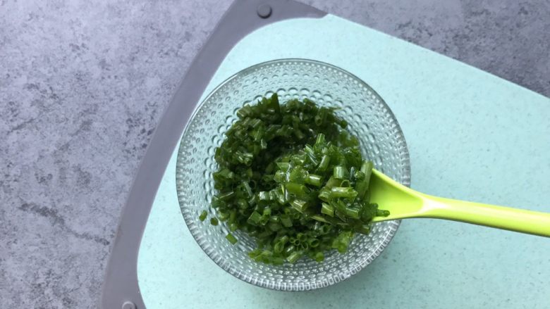 香葱花卷~中式面点,搅拌均匀(喜欢黑胡椒的可以加1g)