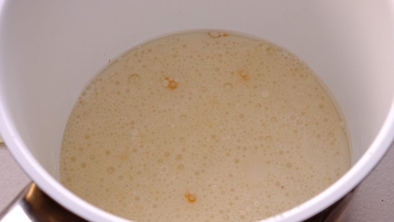 低脂苹果蛋糕搭配0⃣️奶油焦糖酱
(食物替换系列2),倒入小奶锅 加热搅拌均匀