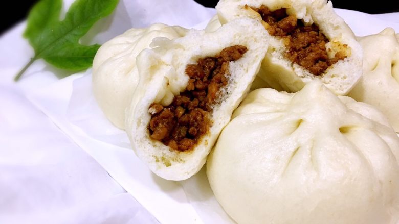 白胖胖的猪肉包,美味的猪肉包就做好咯!
收起你的口水,动手吧!