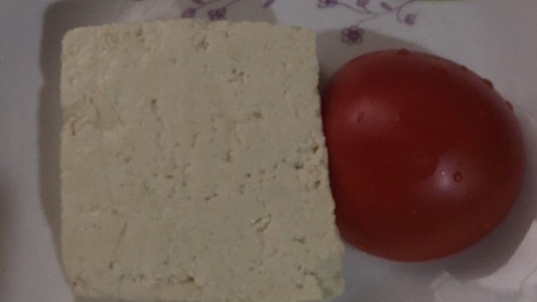 番茄豆腐 宝宝辅食7M+,准备好原材料