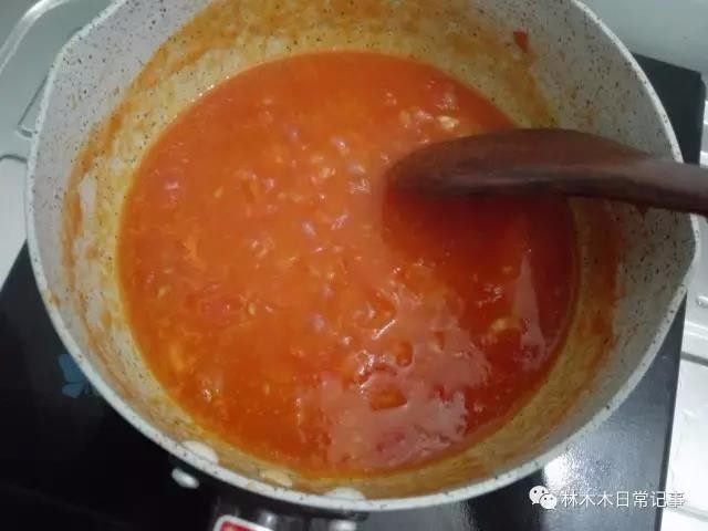 龙利鱼番茄浓汤,加入少许水煮至下图的样子