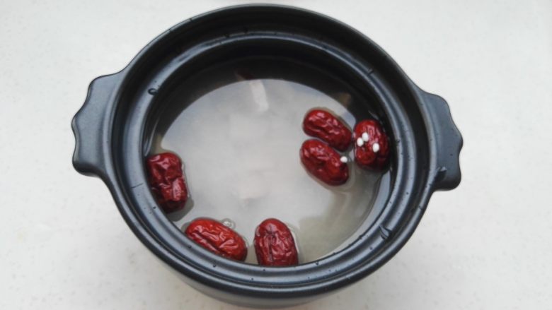 红薯干杂粮粥,添适量<a style='color:red;display:inline-block;' href='/shicai/ 156925'>水</a>。