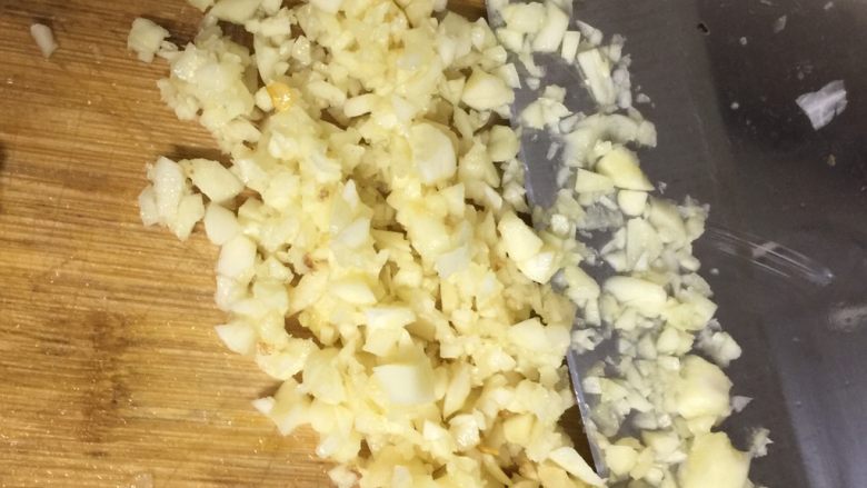 水煮肉片,<a style='color:red;display:inline-block;' href='/shicai/ 2795'>蒜头</a>切沫备用