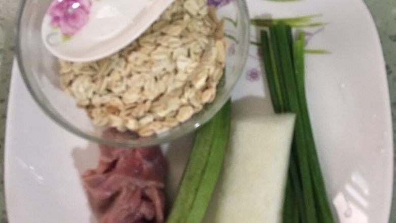 牛肉蔬菜燕麦粥  宝宝辅食14M+,准备好原材料