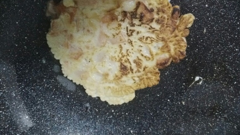 玉米粒、豇豆、火腿三拼,这个是火腿肠饼