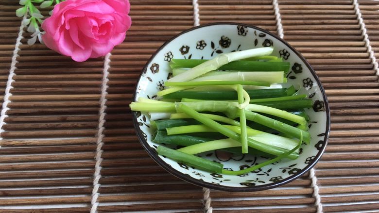 豆鼓焖河鱼,<a style='color:red;display:inline-block;' href='/shicai/ 3250'>葱</a>切段!