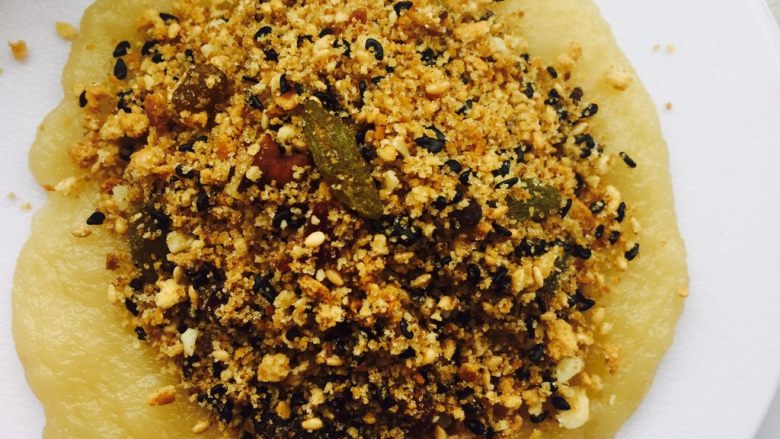神池月饼(改良版),把月饼皮分成75g的小剂子 包上馅料