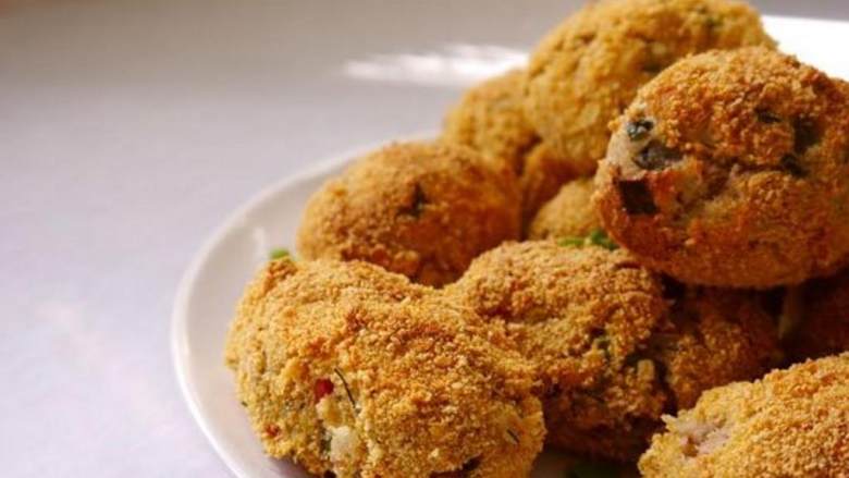 脆烤金枪鱼莳萝丸子